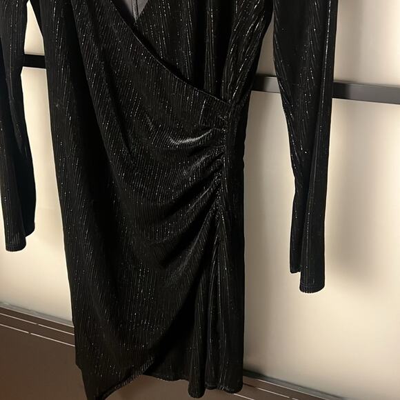 NWT BCBGeneration V-Neck Long-Sleeve Velvet Mini Dress Size 6 - Picture 6 of 9